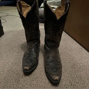 Excellent condition black cowboy boots size 7.5 direct from Nashville!